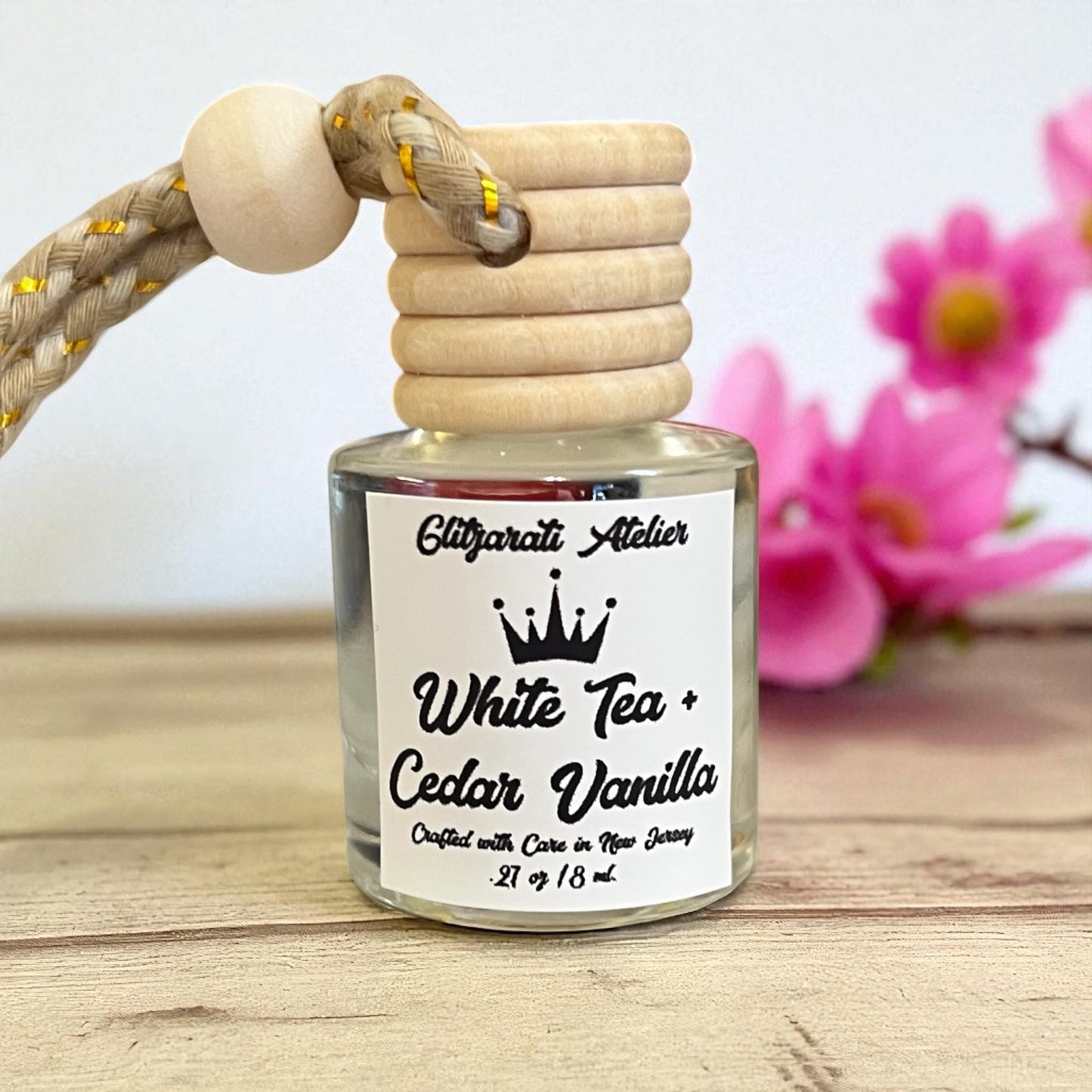 White Tea & Cedar Vanilla Hanging Car Diffuser – Fresh Tea, Warm Woods & Soft Vanilla | 8ml Glass Freshener by Glitzarati Atelier
